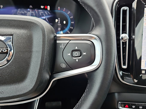 Used 2024 Volvo XC40 B5 Core image 19
