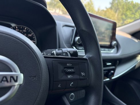 Used 2021 Nissan Rogue S image 14