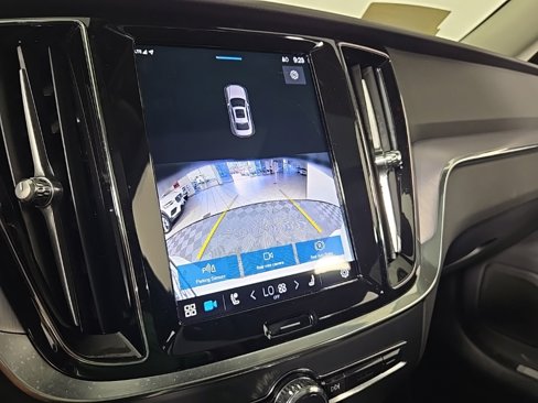 Certified 2025 Volvo S60 B5 Core image 25