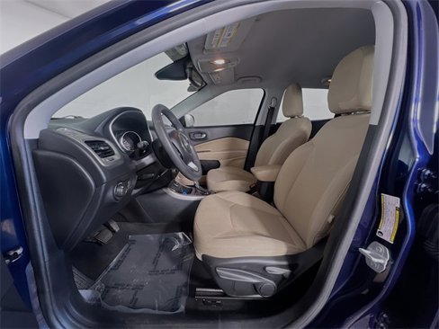 Used 2018 Jeep Compass Sport image 2
