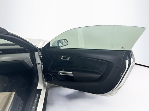 Used 2017 Ford Mustang Premium image 29