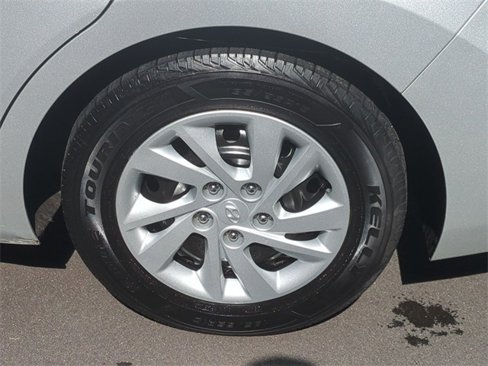 Used 2018 Hyundai Elantra SE image 19