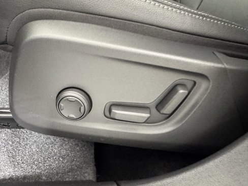 Certified 2025 Volvo XC40 B5 Core image 16