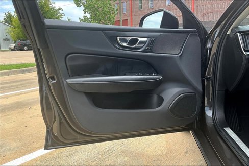 Certified 2025 Volvo S60 B5 Core image 23