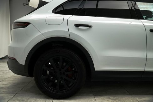 Used 2022 Porsche Cayenne w/ Premium Package image 10