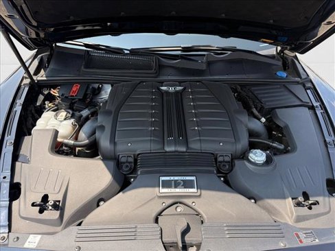 Used 2018 Bentley Bentayga image 28