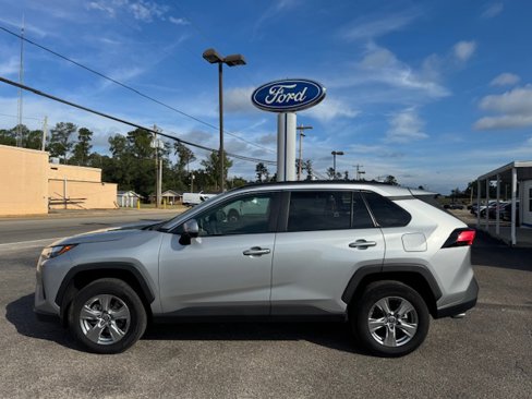 Used 2024 Toyota RAV4 XLE image 1