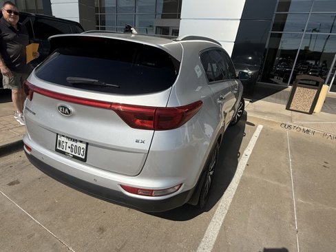 Used 2017 Kia Sportage EX w/ EX Technology Package image 2