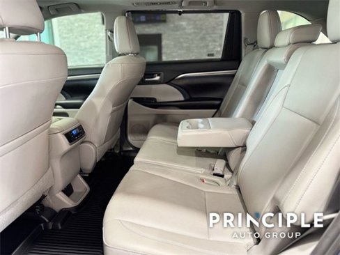 Used 2018 Toyota Highlander Limited image 19