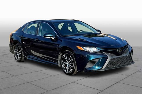 Used 2019 Toyota Camry SE image 2