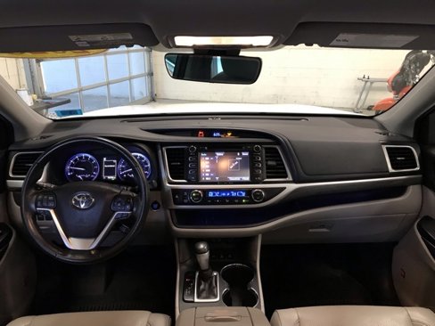 Certified 2018 Toyota Highlander Limited image 16