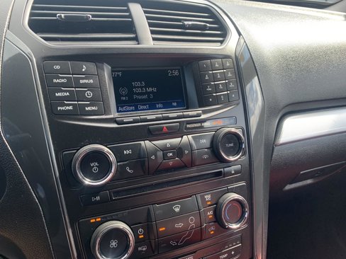 Used 2017 Ford Explorer XLT image 16