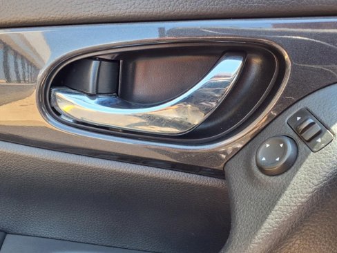 Used 2017 Nissan Rogue S w/ S Appearance Package image 39