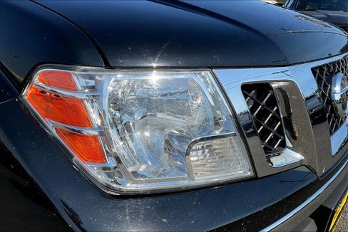 Used 2013 Nissan Frontier SL w/ Moonroof Pkg image 8