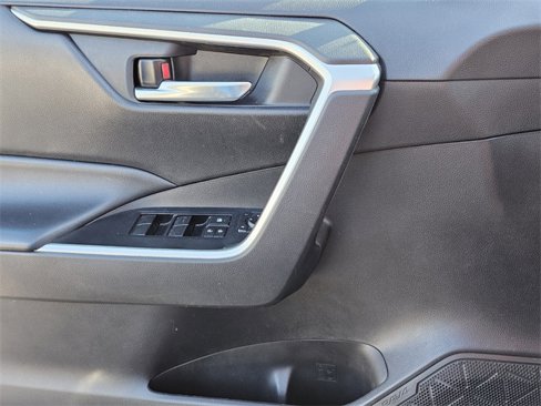 Used 2020 Toyota RAV4 XLE w/ Convenience Package image 23