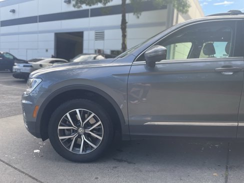 Used 2018 Volkswagen Tiguan SE w/ Panoramic Sunroof Package image 6
