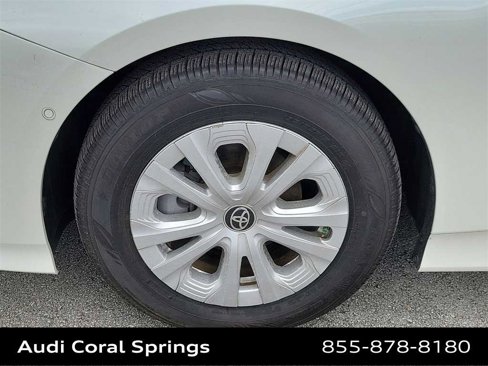 Used 2020 Toyota Prius LE image 8
