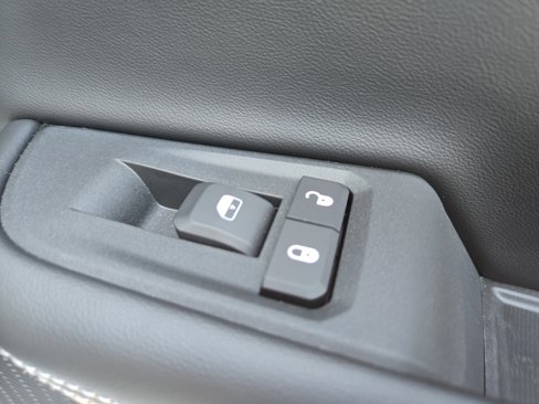 New 2025 Jeep Grand Cherokee Altitude image 71