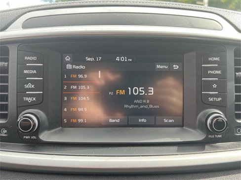 Used 2020 Kia Sorento LX image 16