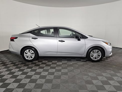 Used 2020 Nissan Versa S image 2
