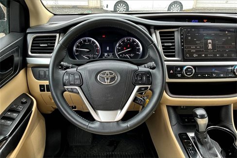 Used 2016 Toyota Highlander Plus image 5