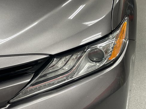 Used 2019 Toyota Camry XLE image 6