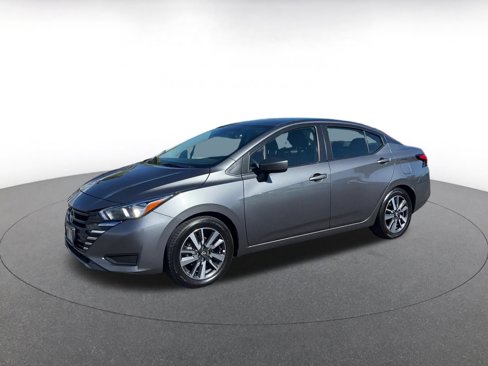 Used 2023 Nissan Versa SV image 8