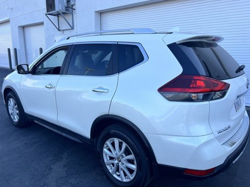 Used 2018 Nissan Rogue SV image 4