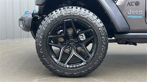 Used 2022 Jeep Wrangler Unlimited Rubicon 4xe w/ Cold Weather Group image 10