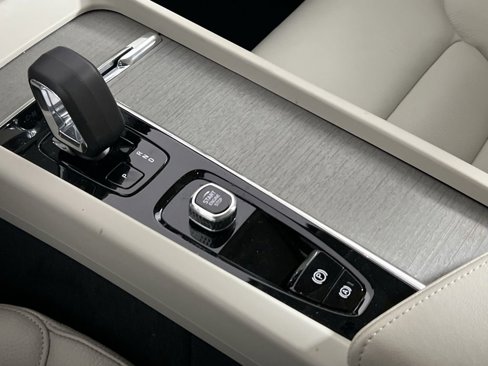 Certified 2024 Volvo S60 B5 Plus image 21