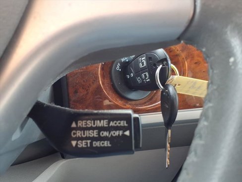Used 2008 Chrysler Town & Country Touring image 14