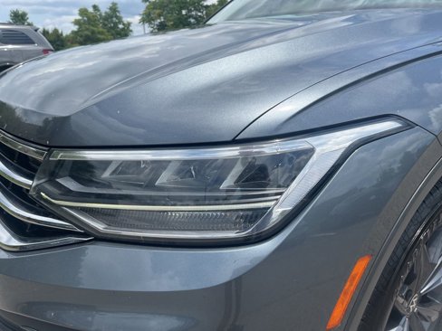 Used 2022 Volkswagen Tiguan SE image 9