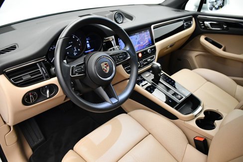 Used 2025 Porsche Macan image 4
