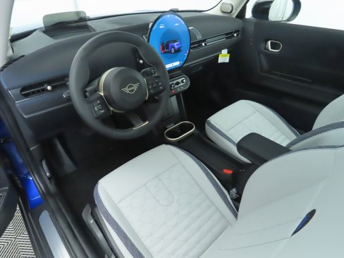 Certified 2025 MINI Cooper 2-Door Hardtop image 9