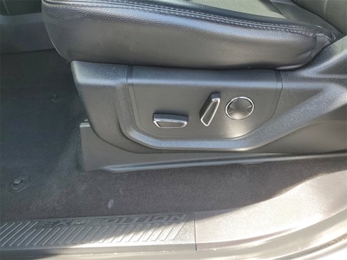 Used 2019 Ford Expedition XLT w/ Equipment Group 201A image 17