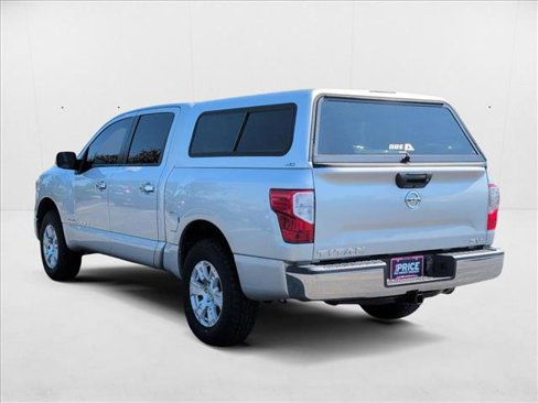 Used 2019 Nissan Titan SV image 8