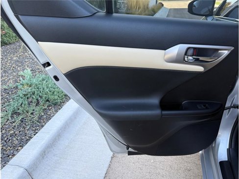 Used 2016 Lexus CT 200h image 28
