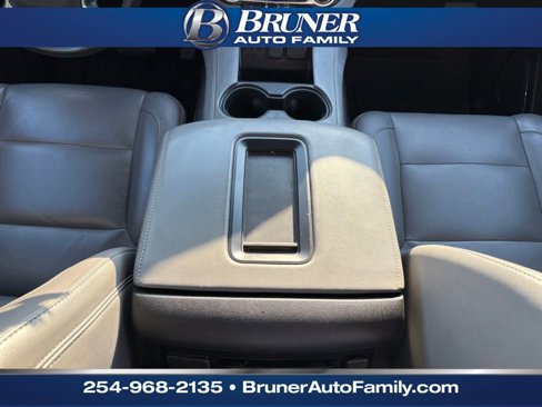 Used 2018 Chevrolet Suburban LT image 8