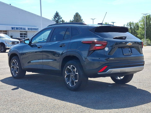Certified 2025 Chevrolet Trax LT w/ LT Convenience Package image 4