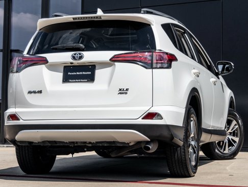 Used 2018 Toyota RAV4 XLE image 8