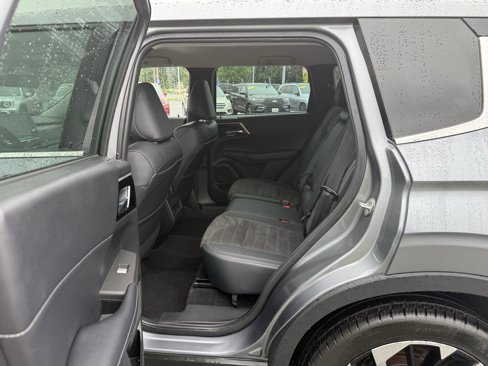 Used 2023 Mitsubishi Outlander SE image 29