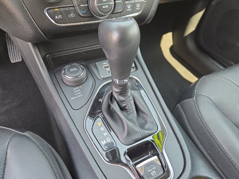 Used 2019 Jeep Cherokee Limited image 23