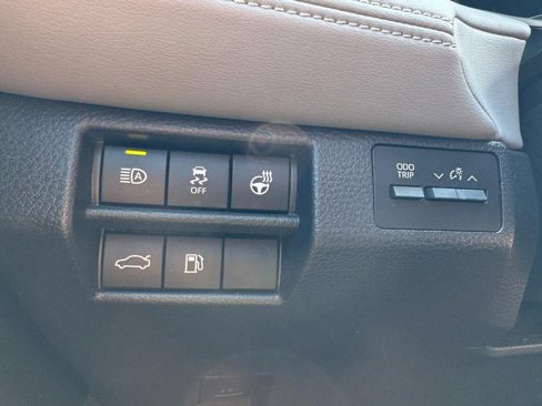 Used 2019 Toyota Avalon Limited image 22