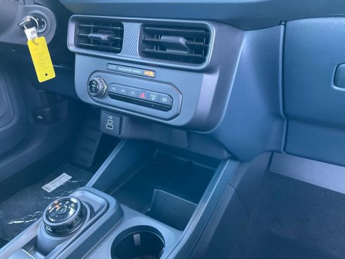New 2025 Ford Maverick XL image 38