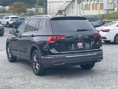 Used 2022 Volkswagen Tiguan SE w/ Panoramic Sunroof Package image 8