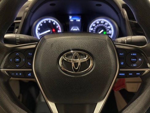 Used 2021 Toyota Camry LE image 17