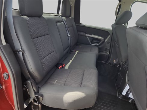 Used 2015 Nissan Titan SV image 31