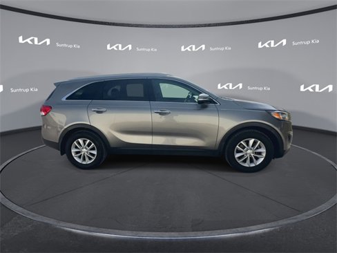 Used 2017 Kia Sorento LX w/ LX Convenience Package image 23