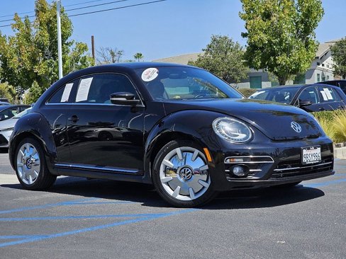 Used 2018 Volkswagen Beetle 2.0T SE w/ SE Premium Package image 3