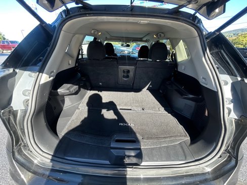 Used 2015 Nissan Rogue SV w/ SV Premium Package image 16